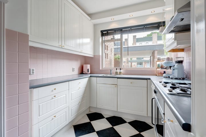 Photo 17 of Isenburgstraat 26