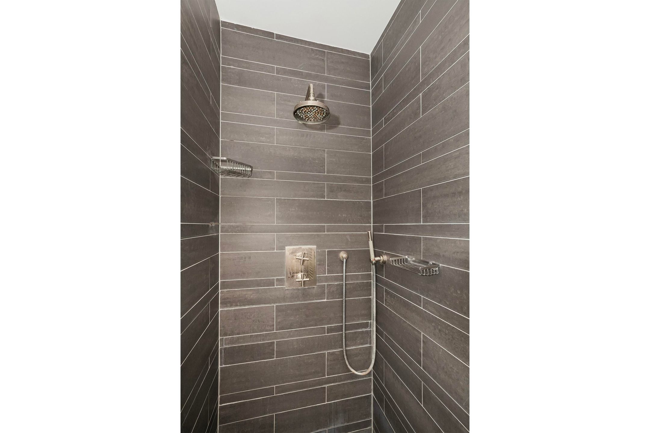 Photo 24 of Vermaasstraat 2