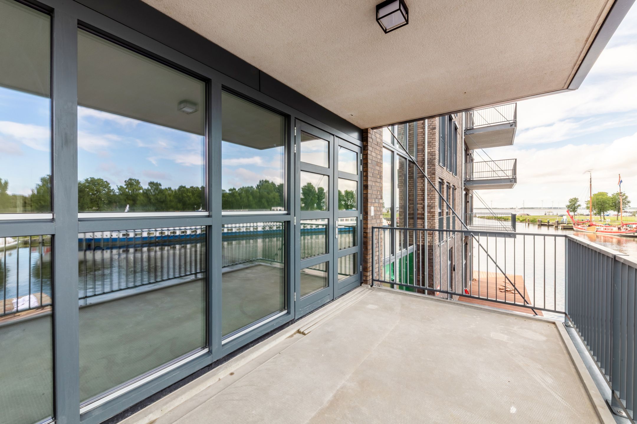 Photo 24 of Stationsplein 128