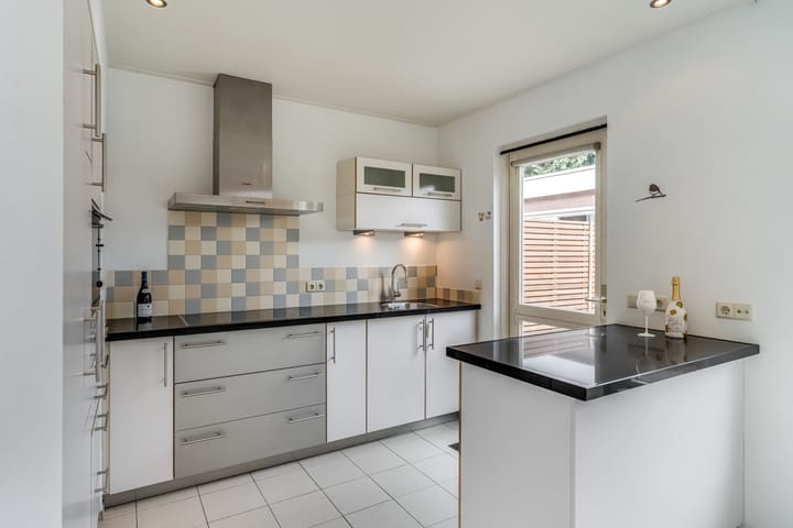 Foto 14 van Van der Duyn van Maasdamstraat 4