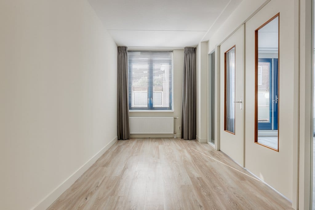 Photo 11 of Johannes Camphuijsstraat 163-H