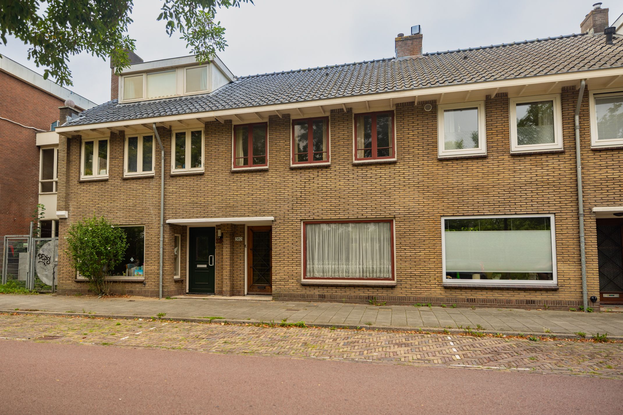 Photo 24 of Cremerstraat 382