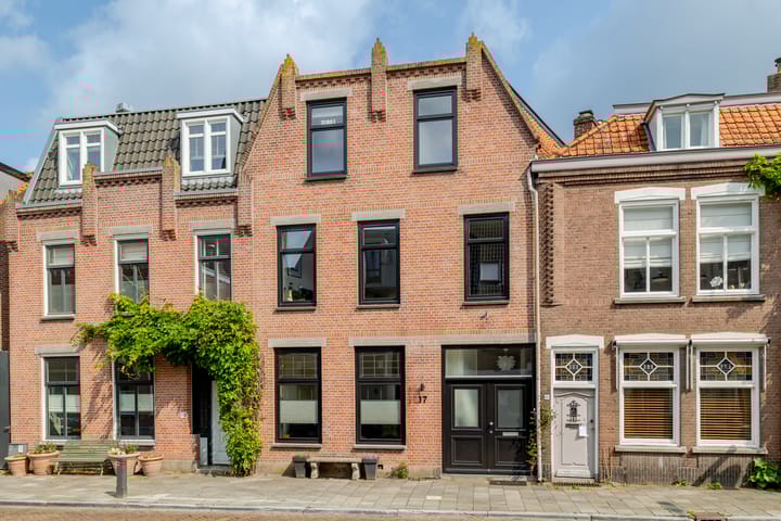 Dillenburgstraat 17