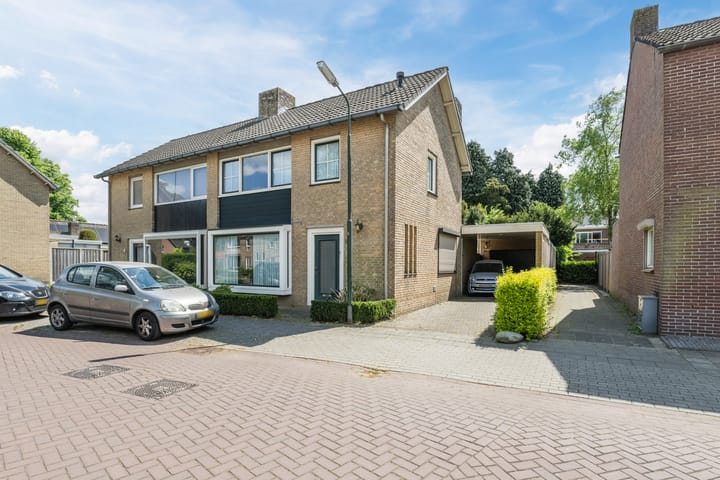 Photo 6 of Huysackerstraat 9