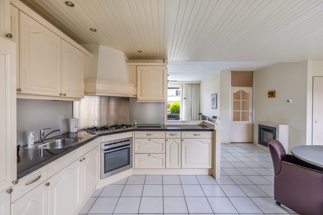 Photo 16 of Maasstraat 7