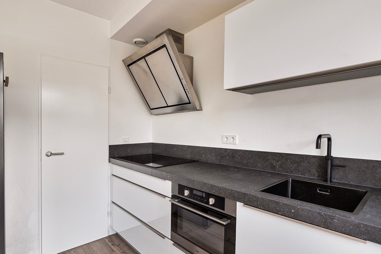 Photo 14 of Douwe Kalmaleane 101