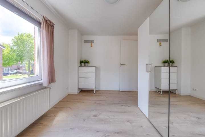 Photo 23 of Beatrixstraat 11