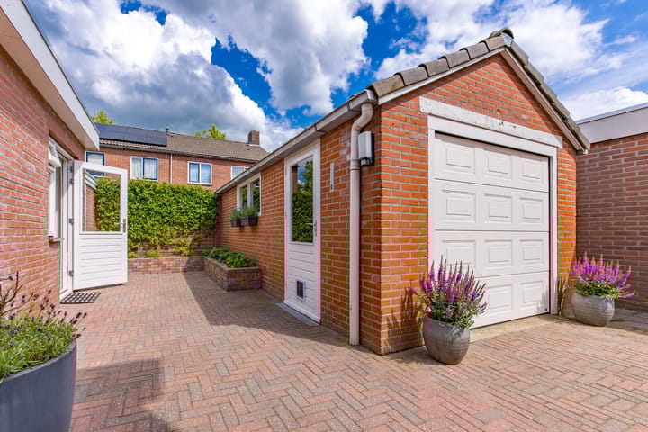 Photo 30 of Beatrixstraat 11