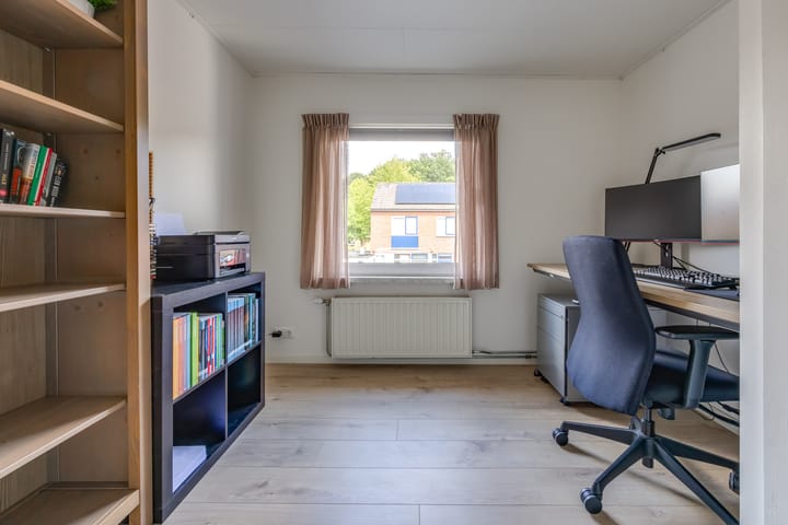 Photo 25 of Beatrixstraat 11