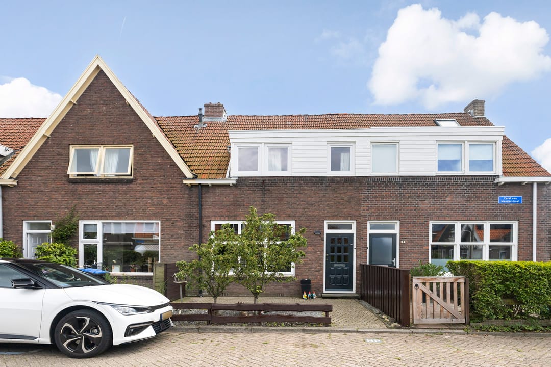 Photo 1 of Carel van Manderstraat 39