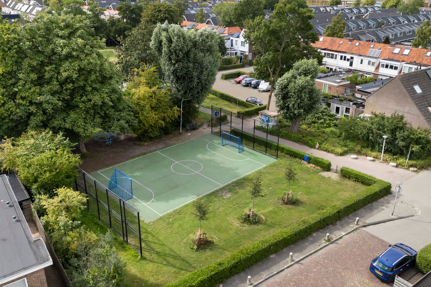 Photo 40 of Carel van Manderstraat 39