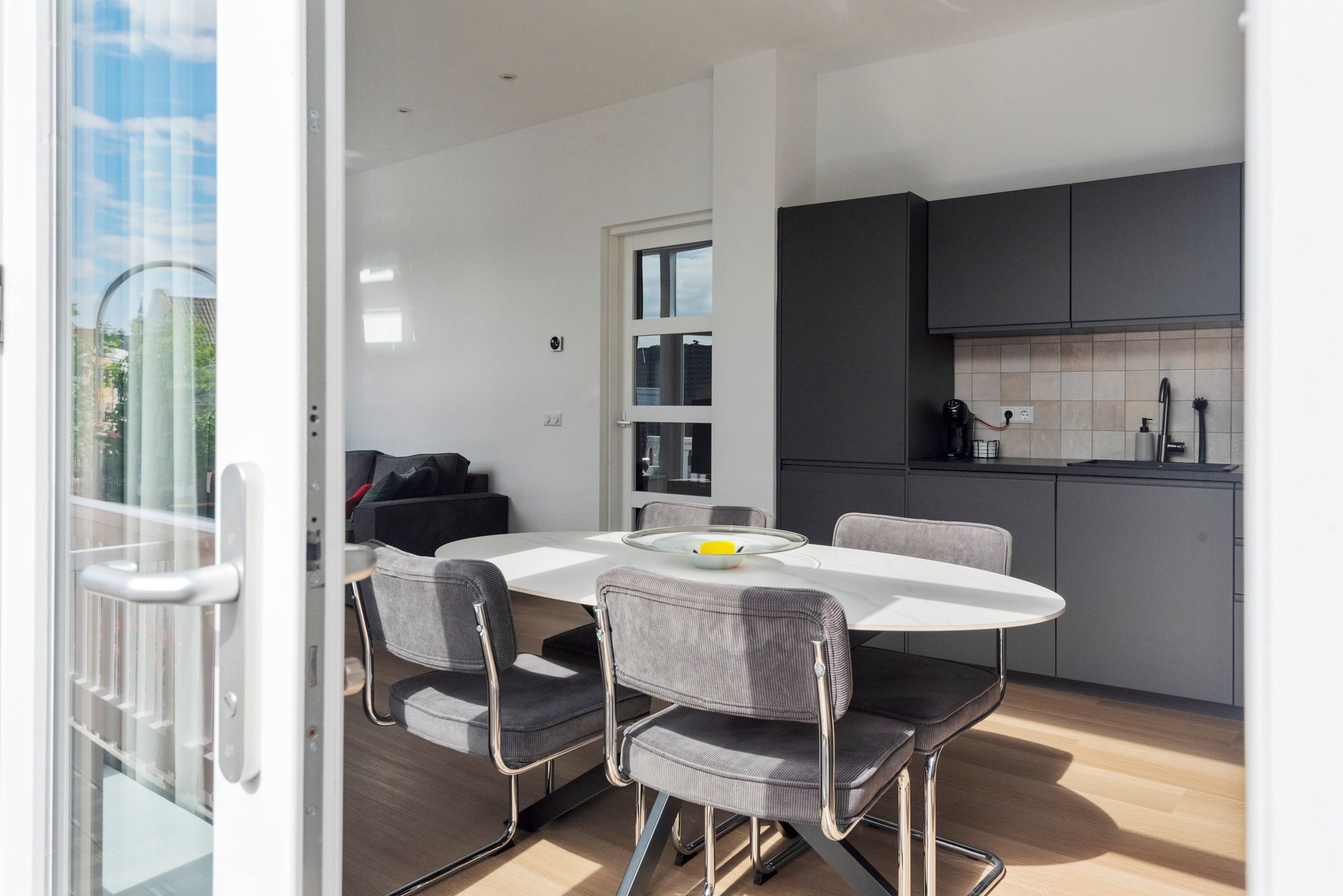 Foto 9 van Haltestraat 27-A