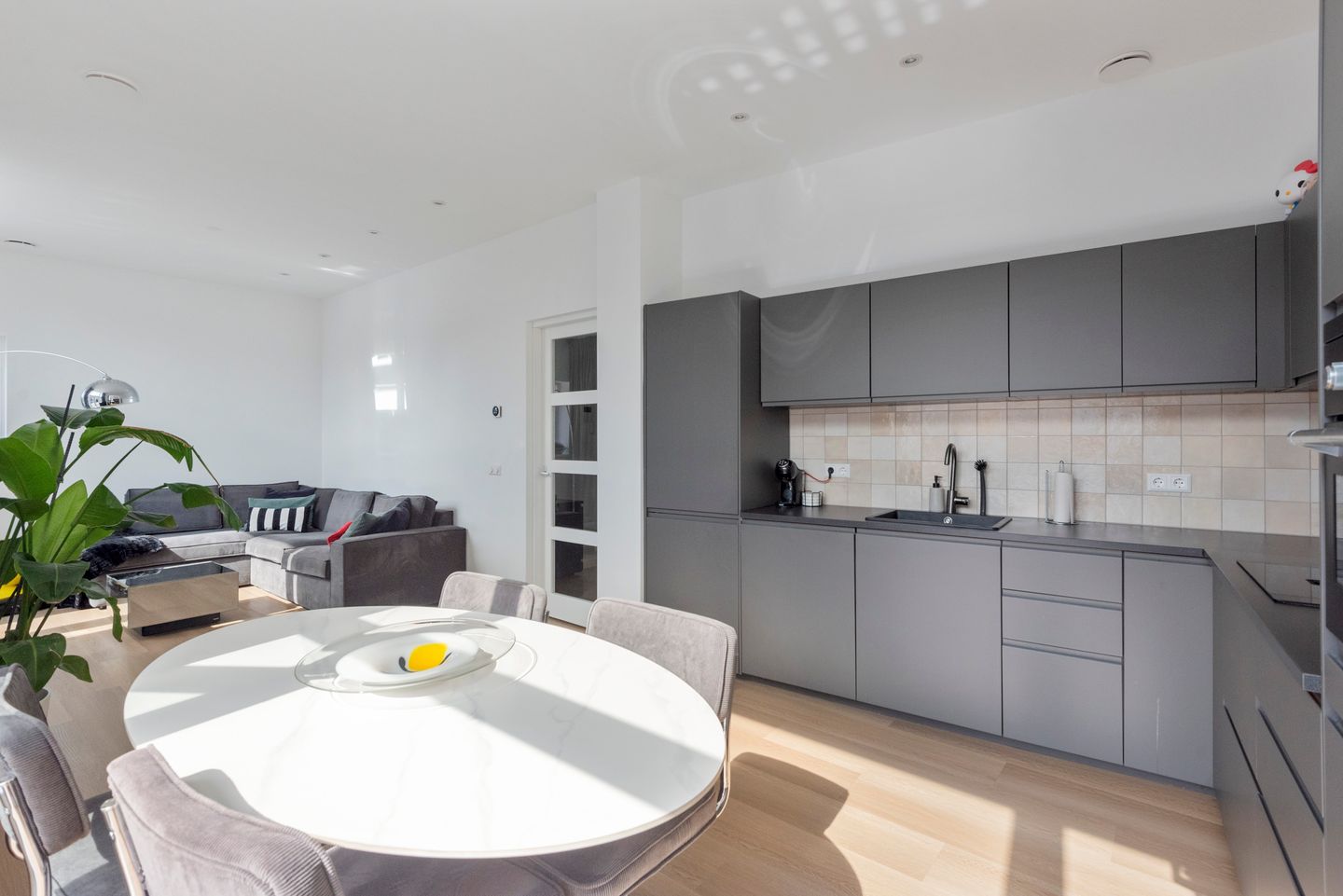 Foto 10 van Haltestraat 27-A