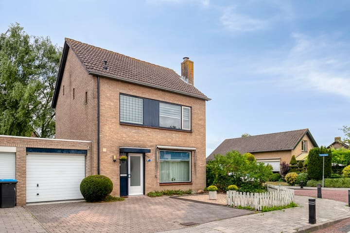 Foto 1 van van Middelhovenstraat 99