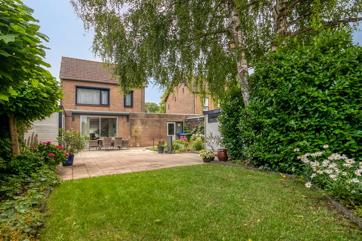 Foto 2 van van Middelhovenstraat 99