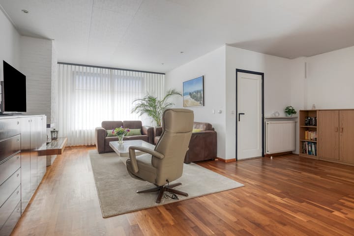 Foto 3 van van Middelhovenstraat 99