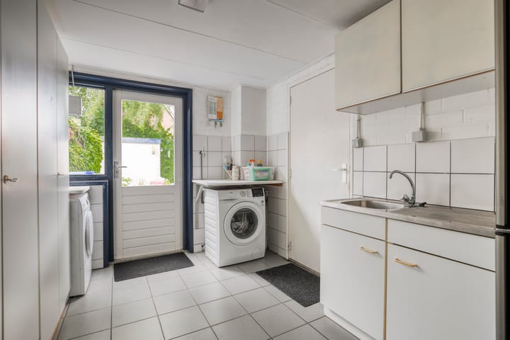 Foto 13 van van Middelhovenstraat 99