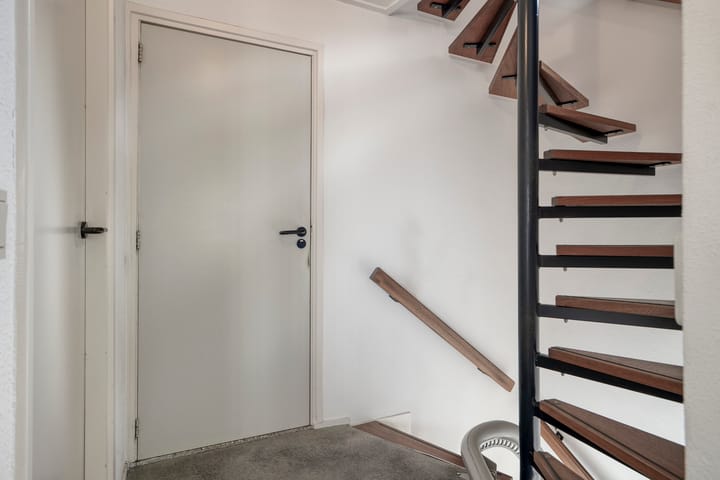 Foto 16 van van Middelhovenstraat 99