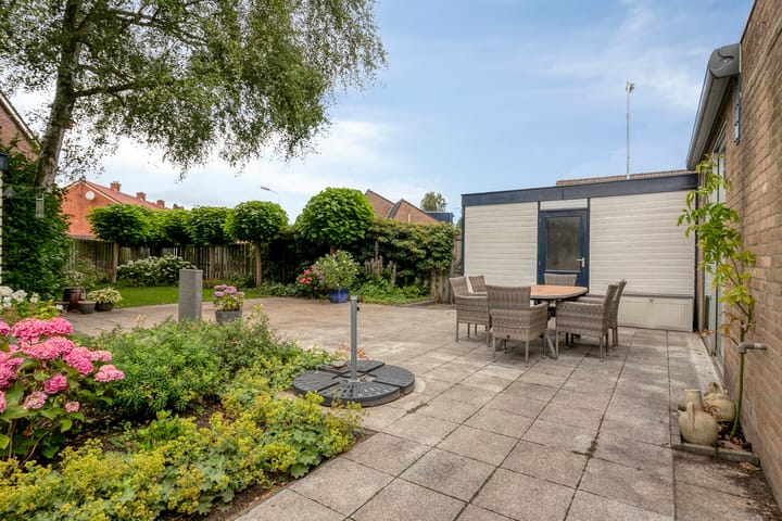 Foto 27 van van Middelhovenstraat 99