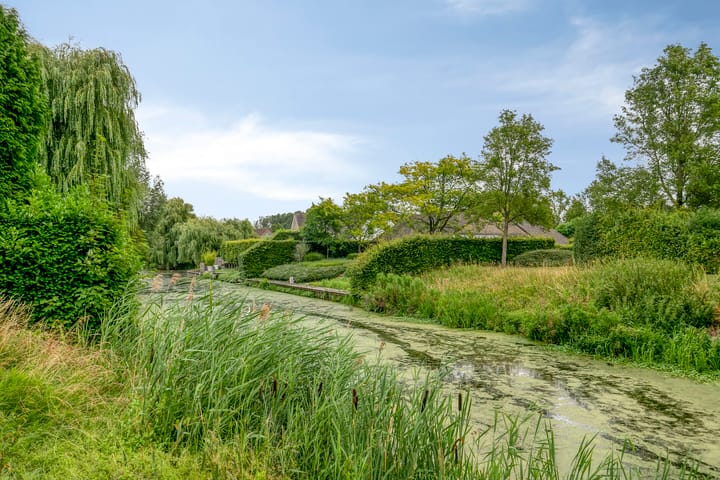 Foto 33 van van Middelhovenstraat 99