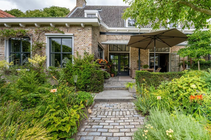 Foto 21 van Dorpsplein 35