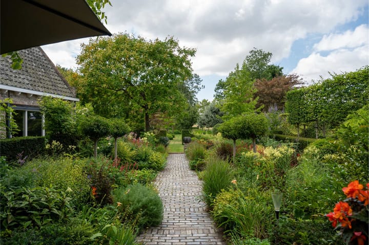 Foto 24 van Dorpsplein 35