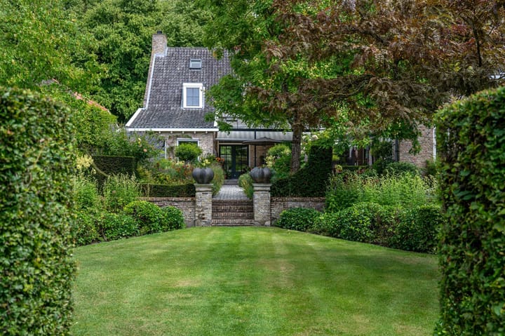 Foto 22 van Dorpsplein 35