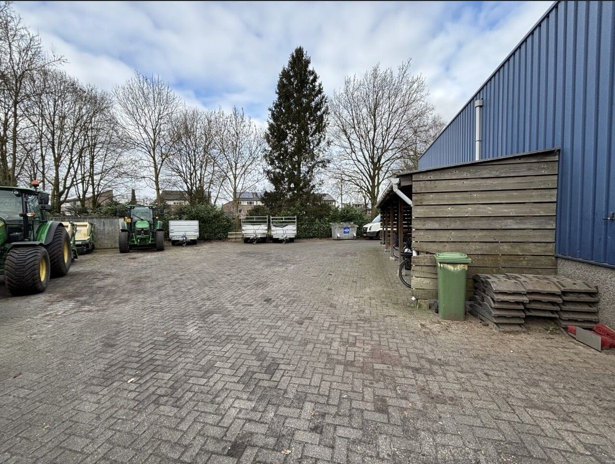 View photo 2 of Hulst 85-J