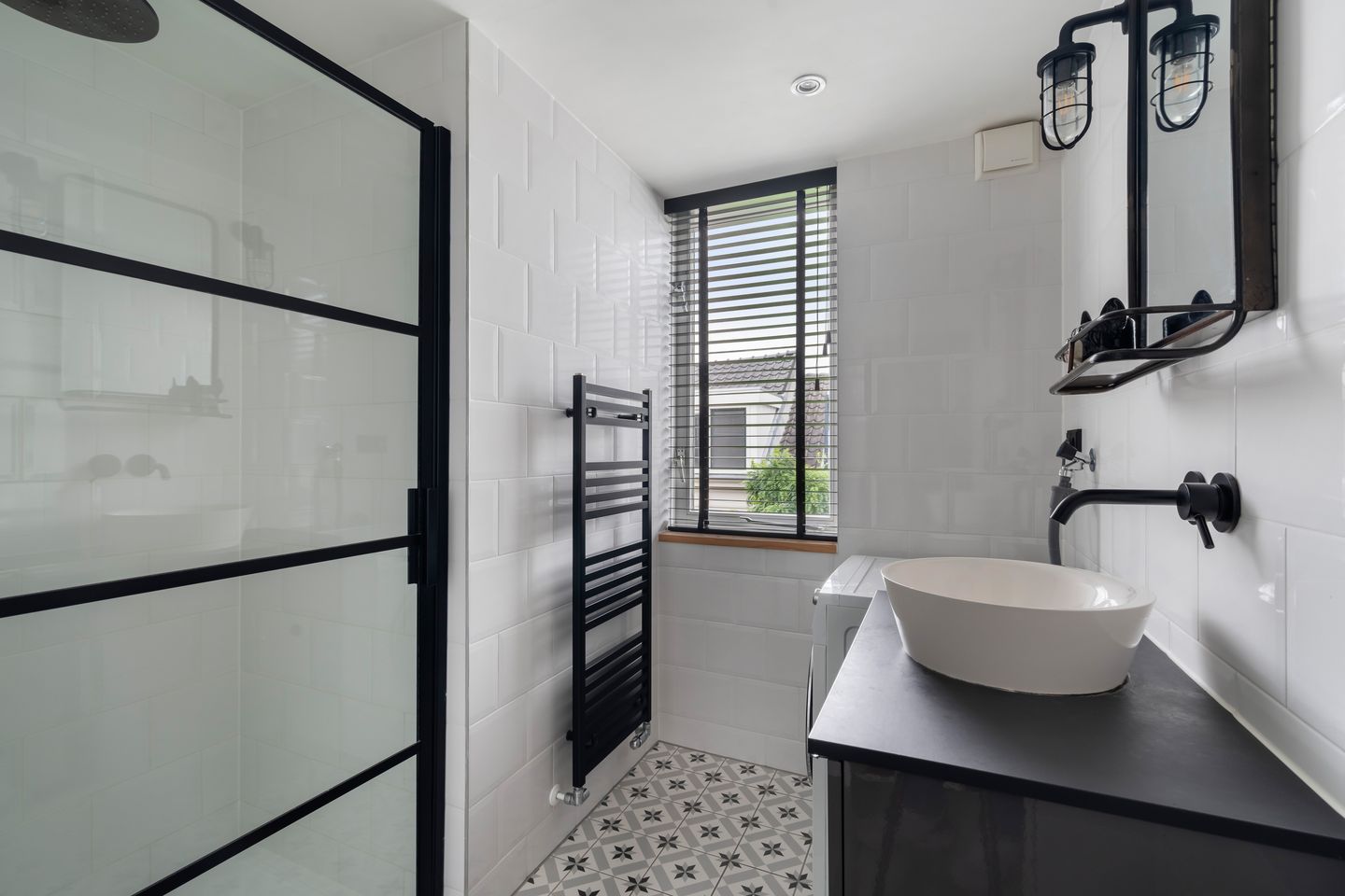 Photo 5 of Adriaan van Altenastraat 19