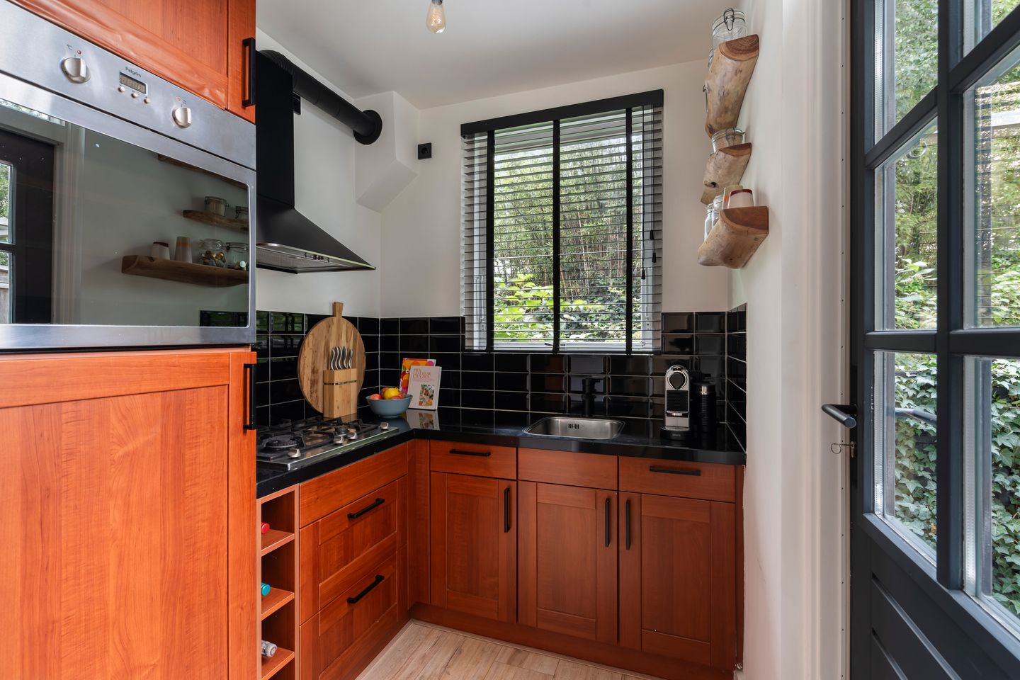 Photo 20 of Adriaan van Altenastraat 19