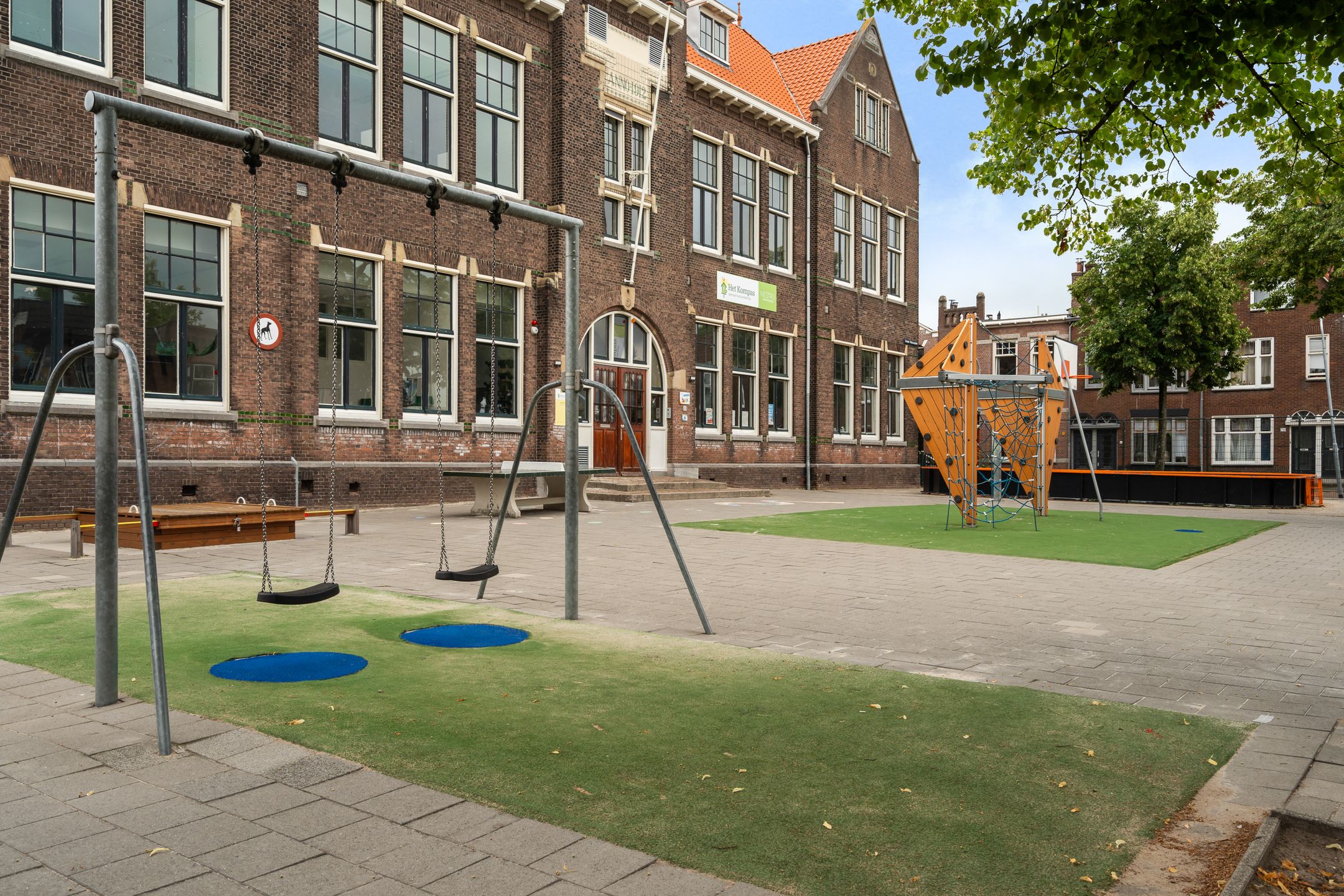 Photo 36 of Adriaan van Altenastraat 19