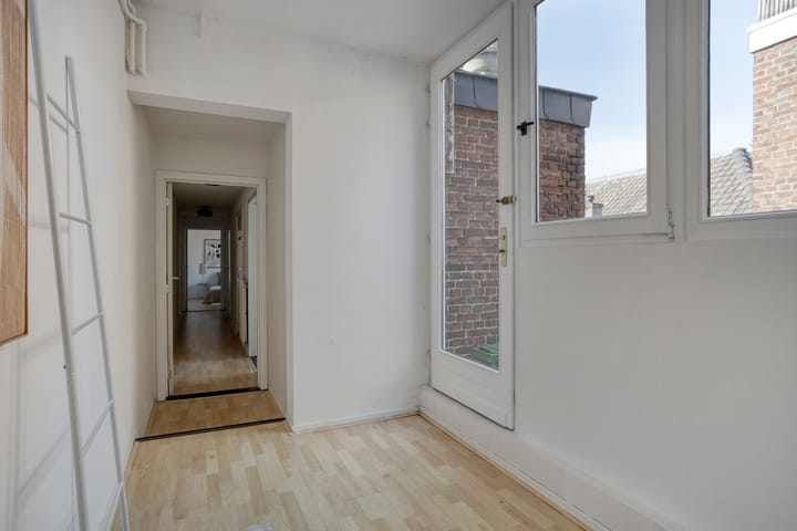 Photo 19 of Wycker Brugstraat 3-B