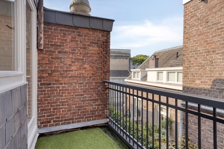 Photo 29 of Wycker Brugstraat 3-B