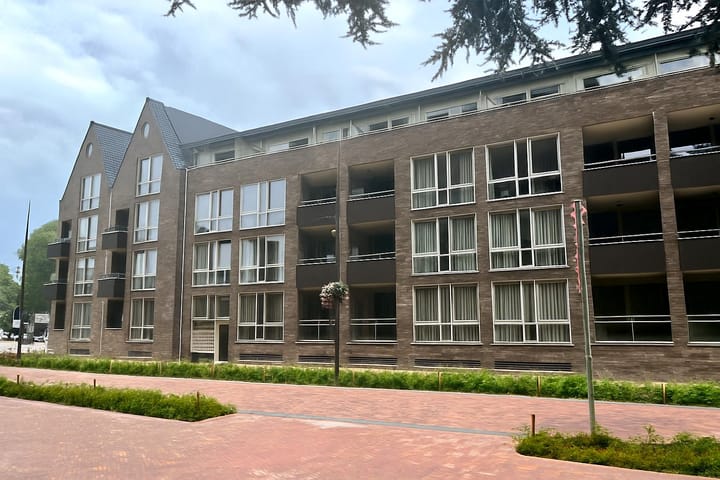 Photo 2 of Nieuwendijk 5-E