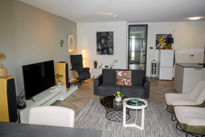 Photo 4 of Nieuwendijk 5-E