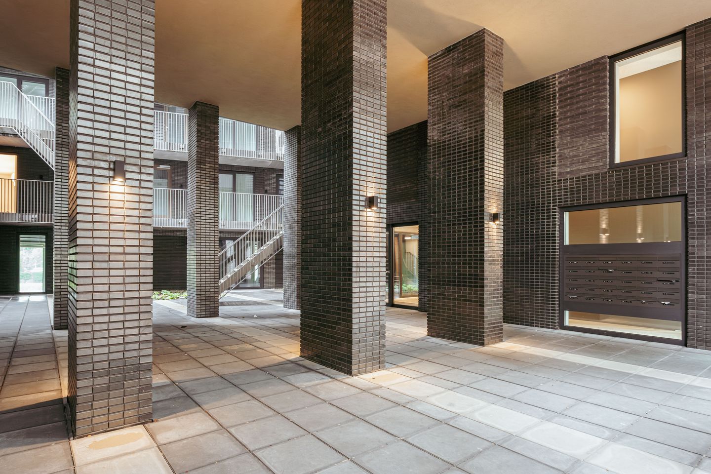 Foto 5 van Lutonhof 445