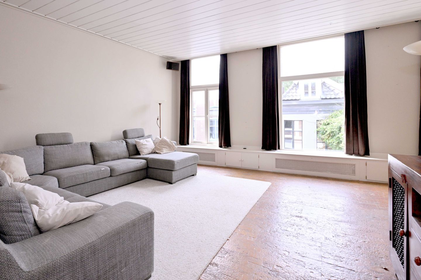 View photo 3 of Spittaalstraat 9