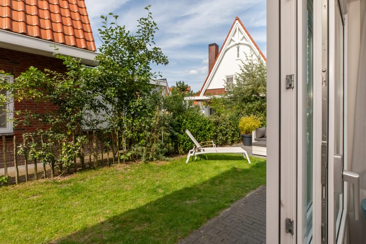 Photo 13 of John O. Forfarstraat 41