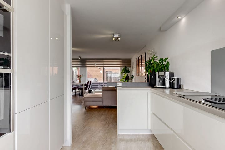 Photo 12 of Herman Heijermanshove 49