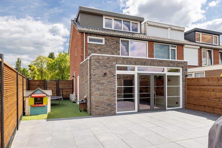 Photo 28 of Taxusstraat 16