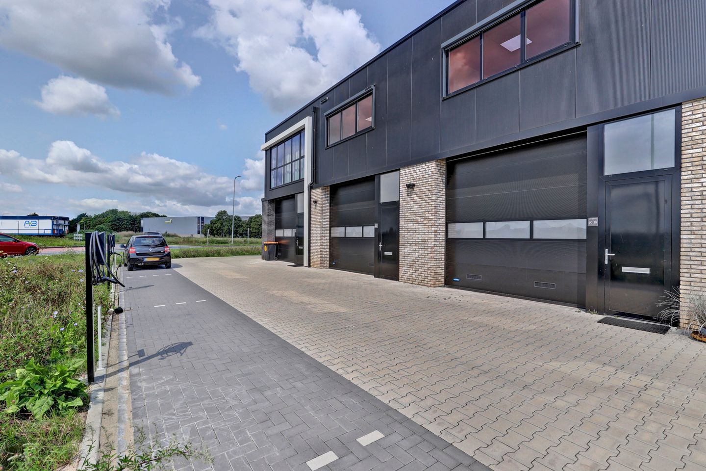 View photo 2 of Grensstraat 2-c20