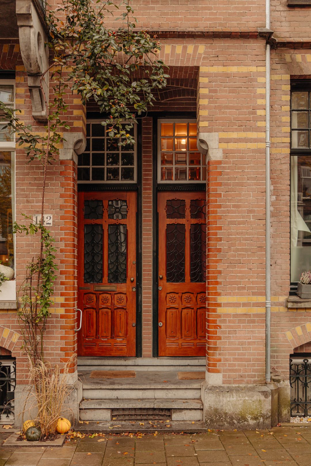 Photo 2 of Van Baerlestraat 142-2