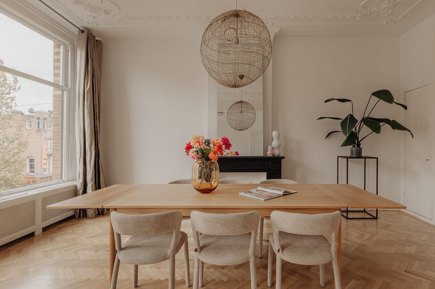 Photo 4 of Van Baerlestraat 142-2