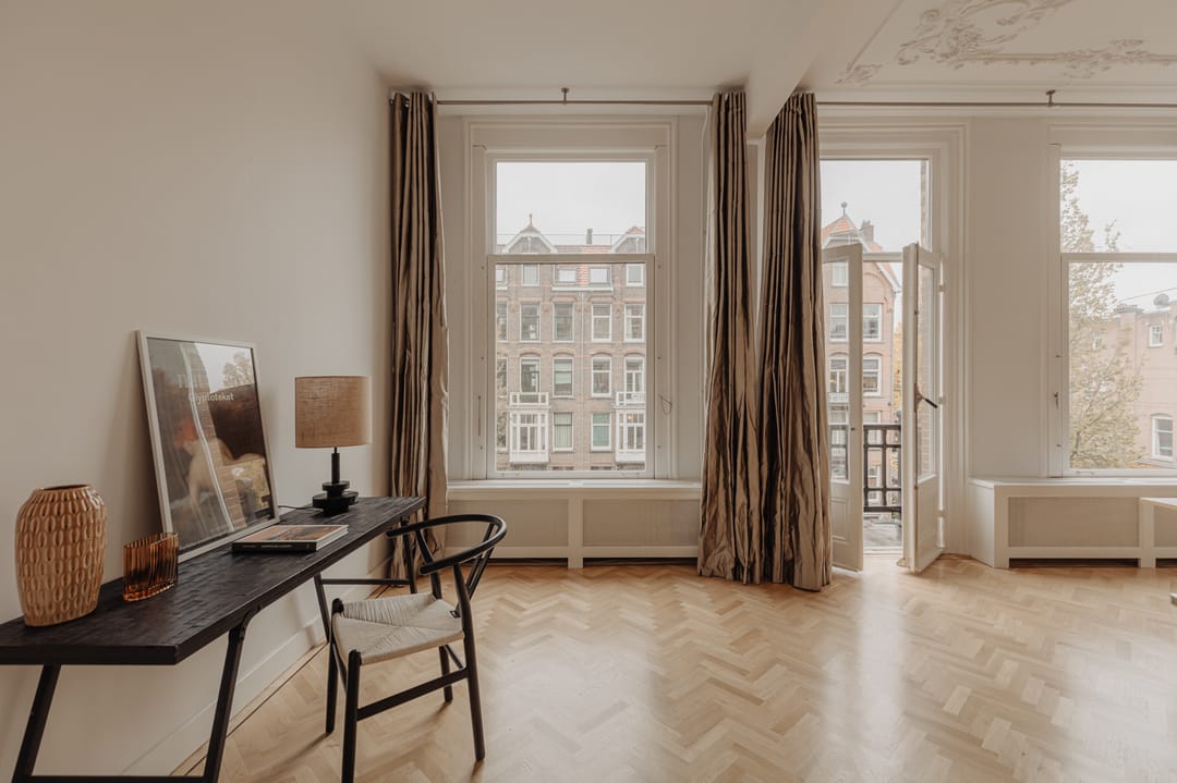 Photo 8 of Van Baerlestraat 142-2