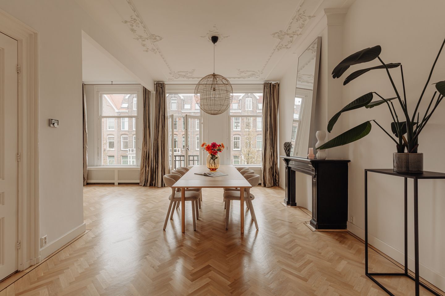 Photo 10 of Van Baerlestraat 142-2