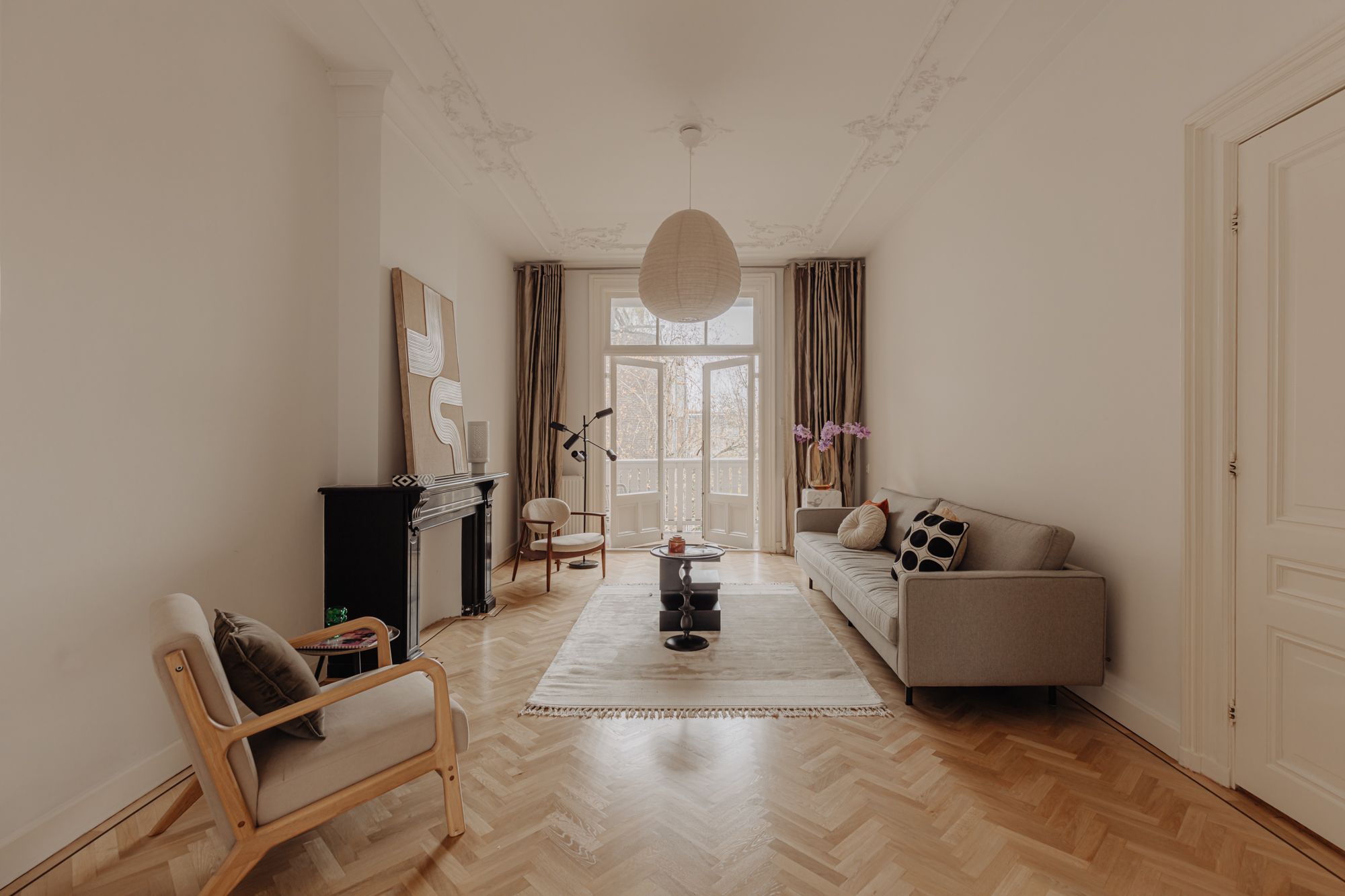 Photo 12 of Van Baerlestraat 142-2