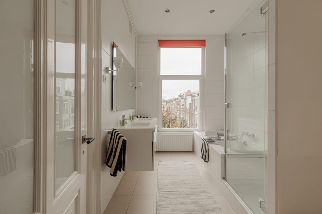 Photo 32 of Van Baerlestraat 142-2