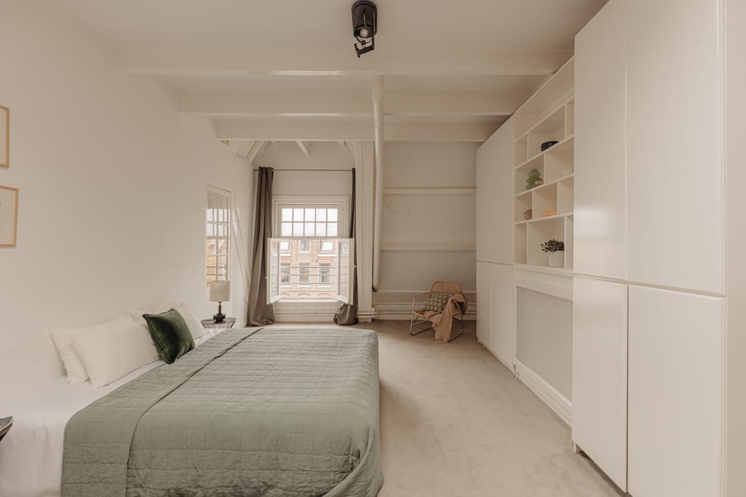 Photo 43 of Van Baerlestraat 142-2