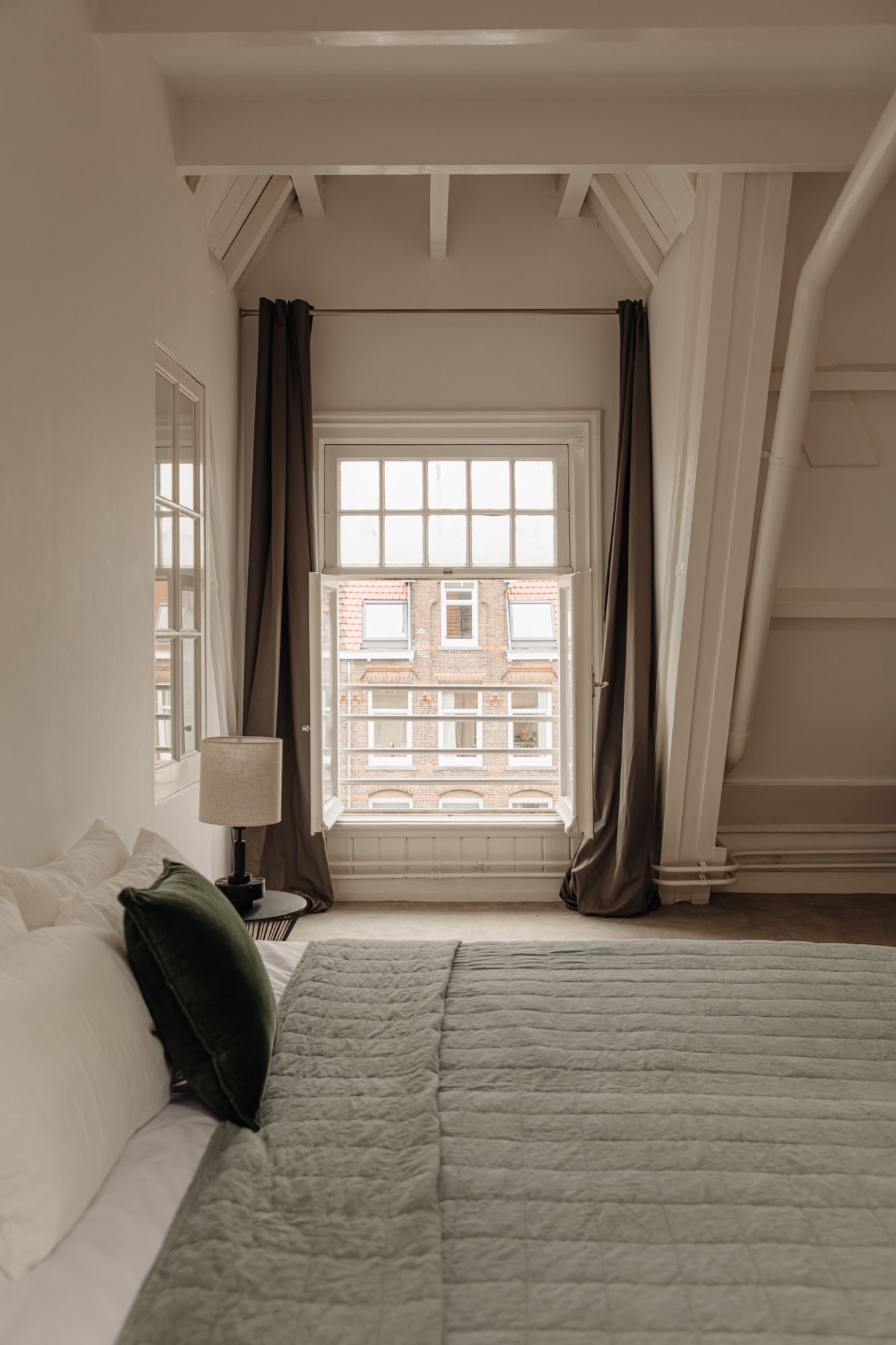 Photo 44 of Van Baerlestraat 142-2