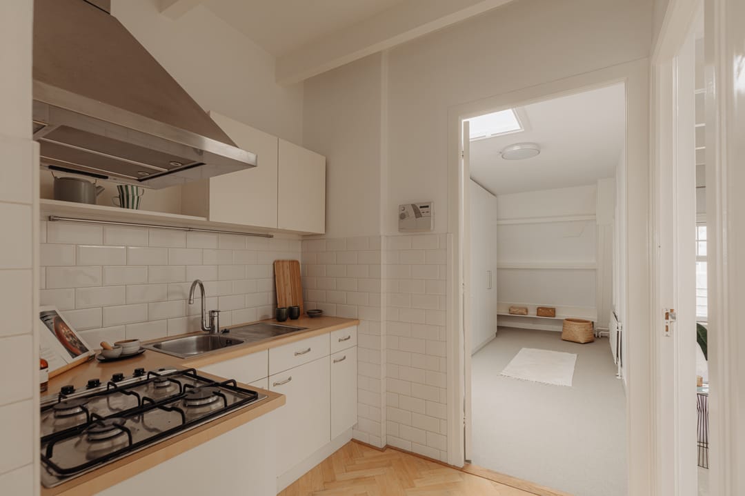 Photo 47 of Van Baerlestraat 142-2